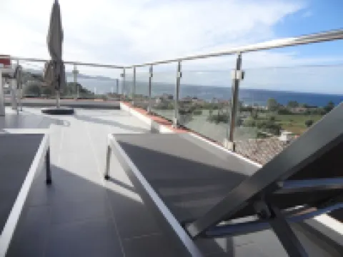 Superb 3-room apartment with view of the sea, mountains & vineyards
