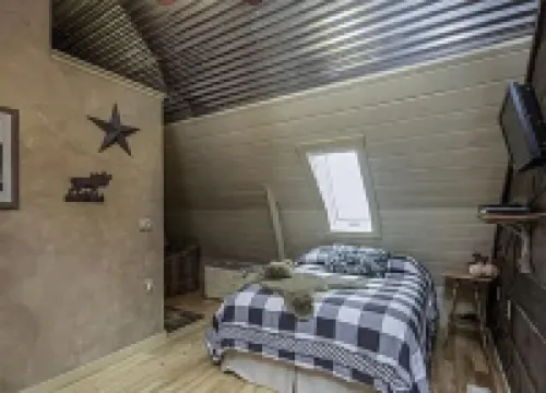 Beautiful Rustic Barn just waiting for you to kick back and relax. 沃倫縣酒店