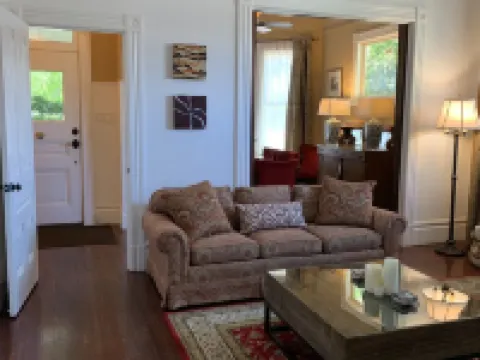 Historic Queen Anne Victorian in the Heart of Windsor Hotels in Windsor