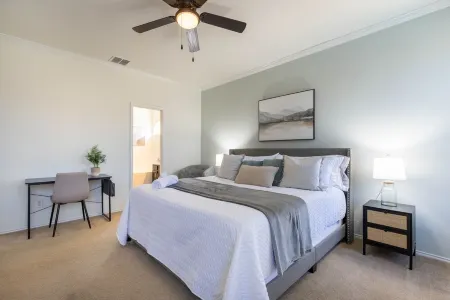 Lone Star Oasis! Near UNT - Heated Pool, Spa, King Bed, Incredible Location!