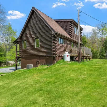 Beautiful Sacandaga Lake Cabin in Adirondacks w/ private lake access