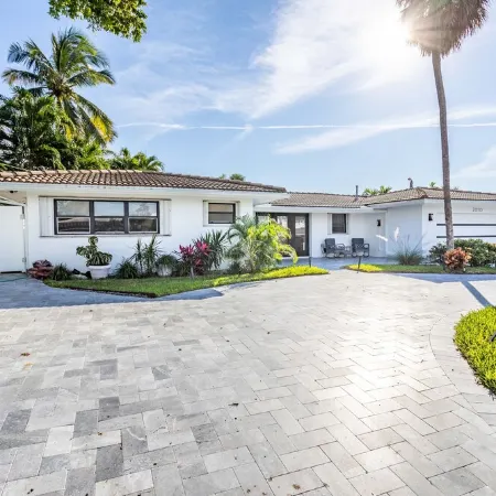 Waterfront Heated pool with Jacuzzi 3/2 in Lauderdale by the Sea
