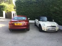 Air-conditioned apartment with large terrace on property with swimming pool