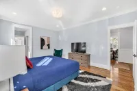 Luxury 4BR in Historic District, Walk to Downtown