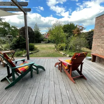 Modern holiday apartment with a large terrace and garden near Hamburg