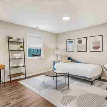 Traveling worker-ready Transitional Modern Home! Rooms