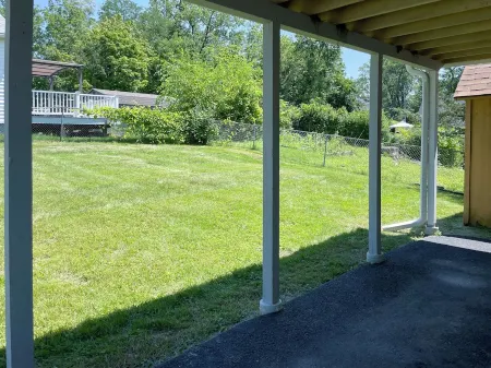 Charming Catskill getaway walking distance to Main St. Pet-friendly! Отели в г. Катскилл