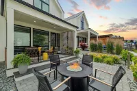 Adventure at Lake Chelan - Dog Friendly w/ Paddle Boards, Bikes + Fireplace