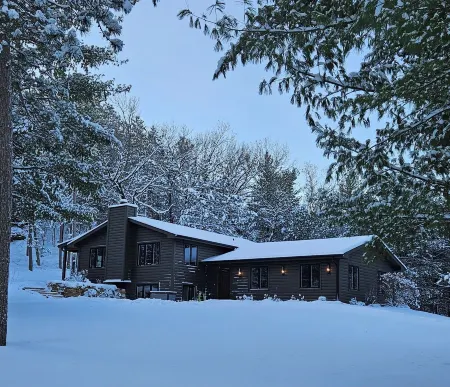 Cabin with hot tub, heated swimming pool and acres of backyard hiking