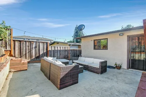 Modern 4 Bedroom Vacation home @ Castro Valley, King or Queen for all