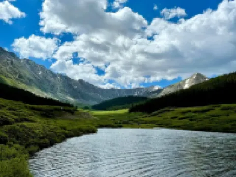 Luxury Town Home+Hot Tub! Mountain View, River/Lake front, close to Ski Resorts