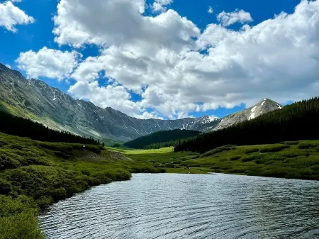 Luxury Town Home+Hot Tub! Mountain View, River/Lake front, close to Ski Resorts