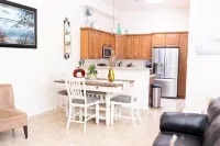 Brand New 2 Bedroom, 2 Bath Condo with pool and gym Hotel di 