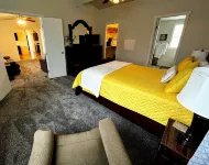 ★Entire House♥Pickle-ball★BBQ★WiFi/Arcade/Games★Basketball★Volleyball★Fire Pit Hotel a Iron County