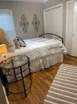 *New* Updated House - Walk to Hospital, 3 Beds Hotels near Calvary Baptist Church