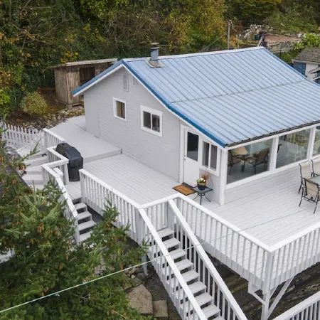 Gorgeous Puget Sound Views w/Huge Deck & Sunsets