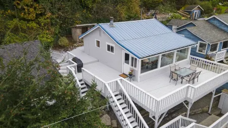Gorgeous Puget Sound Views w/Huge Deck & Sunsets