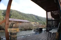 In Town Riverfront! Hotels in Red River