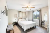 Ozarks waterfront home, private dock, boat slip, kayaks, paddle board! Hotels in Osage Township