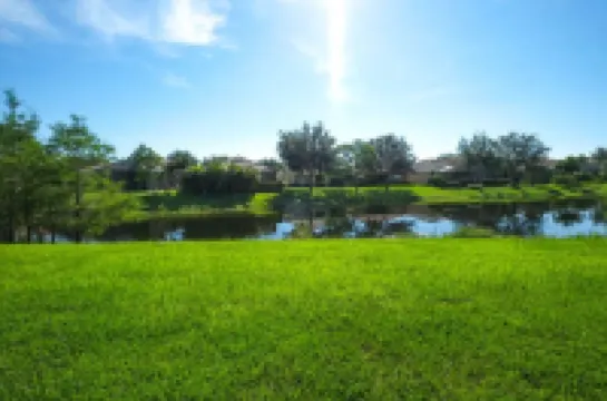 Lakefront townhome near beach in Southwest Florida