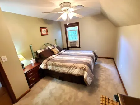 Serenity between the lakes and seashore Отели в г. Уэстбрук