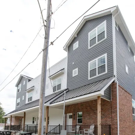 Luxury 3Br/4BA Townhome • Rooftop Deck, Porch • 5 Min to Downtown