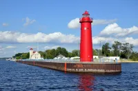 Gorgeous, stylish Muskegon Home - in wonderful Lakeside District!