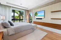 LUXURIOUS MANSION WITH 5 SUITES ON THE WATER!!