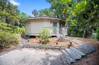 Relaxing 2 BR cottage, walking distance to beach