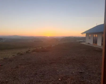 Entire Self Contained Suite, OffGrid Eco Farm Stay 오렌지 호텔