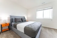 Contemporary Business Luxury, Professional travelers, Accessible, Fast Wi-Fi