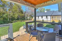 Yellow Bike Bungalow-Block from Bike Trail-Fireplace & Hot Tub - Dog Friendly