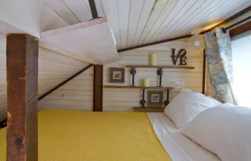 Tiny House at Leaser Lake B and B -- Cozy, Comfortable, Private Country Getaway Hotels in Lynn Township