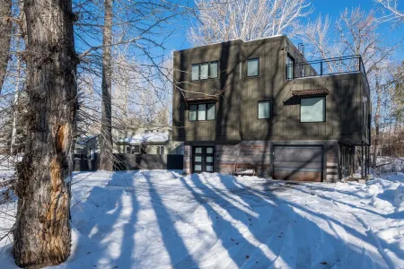 Red Elephant Resort next to the Big Wood River - When Only the Best Will do. Отели в г. Хейли