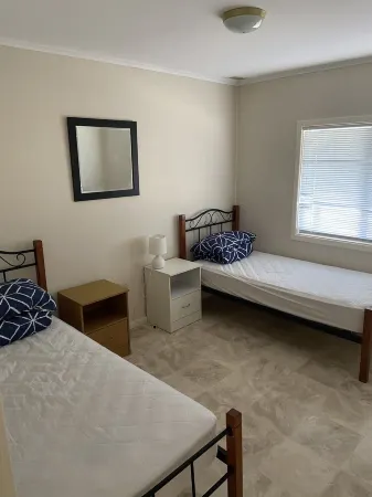 Sandowne House - Families and fisher peoples favourite close to beach