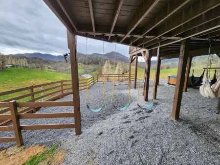 NEW Breathtaking Views, Arcade and Hot Tub in a Peaceful Mountain View Retreat