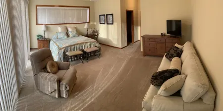 The Mountain View Lodge - Luxury in Whittier! Awesome views from every deck!