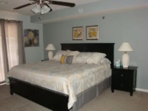 Updated Lakefront Walk-in Unit, 2 Pools, Beach, Deck Hotel di 