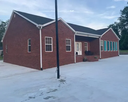 New, charming, and spacious Troopers Getaway/ 5 minutes to down town. Hotels in Ware County