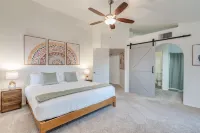 Sage House, Pool, 75" TV, Kid friendly, Coffee Bar, Bike Path, Parks & more
