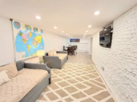 Hot Tub, 5 Minutes to Airport, Mall of America, Games, Family fun! Hotels in Richfield