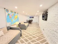 Hot Tub, 5 Minutes to Airport, Mall of America, Games, Family fun! Hotels in Richfield