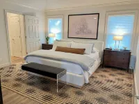 Casa Joya - A Jenks Gem Professionally designed three-bedroom luxury home! Hotels in Jenks