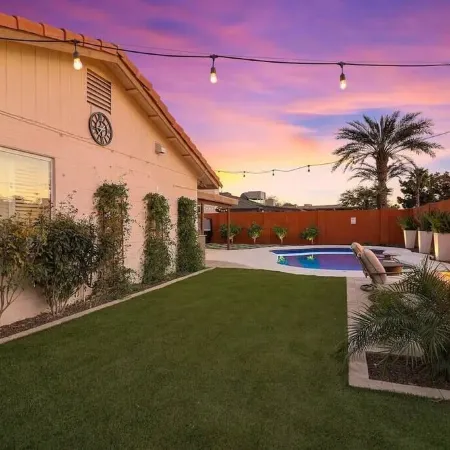 Fire Pit & Hot Tub Near Tempe Attractions