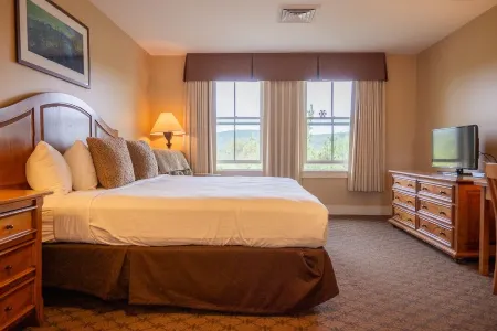 Okemo's Jackson Gore-1 Bedroom Condo /Direct Ski Access. Walk to Pool & hot tubs Отели в г. Ладлоу
