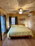 New cabin with king size bedrooms, en suite bathrooms, smart TV, decks & views.