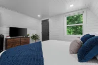 Views! Lux A-Frame w/ Private Hot Tub and Fire Pit. King Beds!