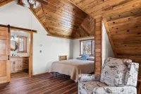 Private Lodging on 12 Acres with Kenai Mountain Views