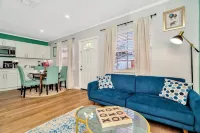 Colorful & Comfy Retreat: Close to Tampa ~ Parking