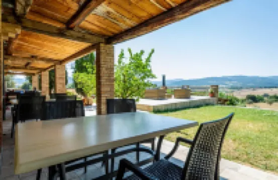 Flat with private veranda,shared pool,quiet location for a relaxing holiday,sl 6